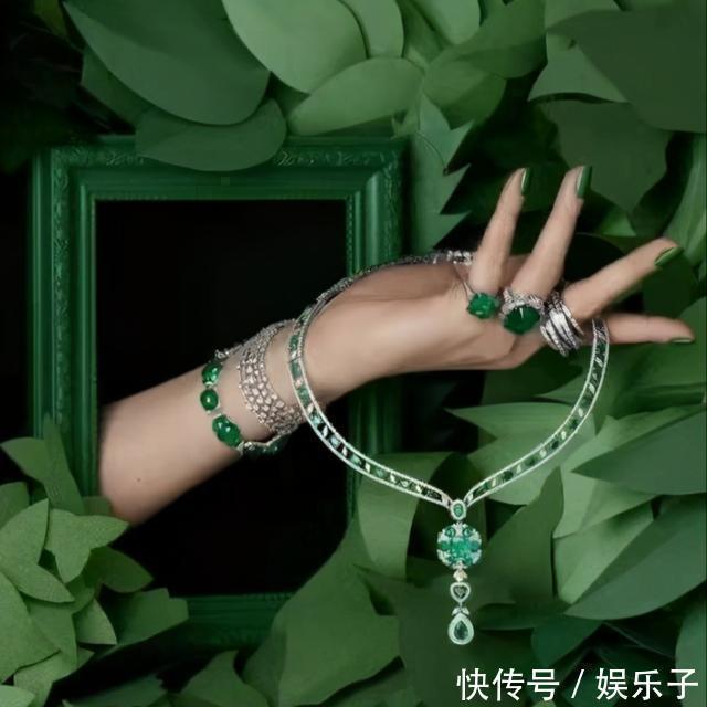 项链&奢华的珠宝套链比项链的做工更难,选石更苛刻,成为最耀眼的存在