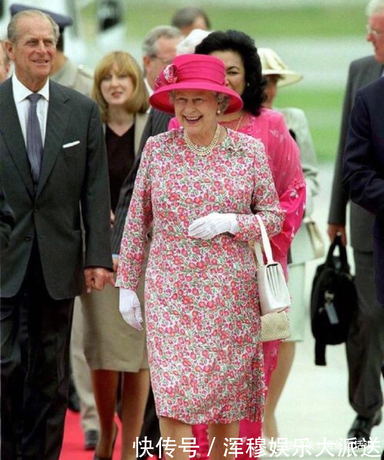 94岁高龄脸上却没斑点,英女王皮肤好到惊人,护肤方法却不用花钱