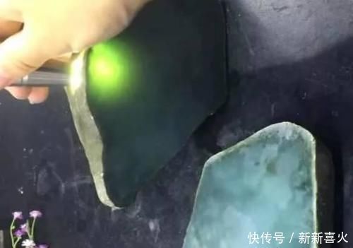 皮壳|花3万5买下一块原石,却连手镯都取不出,只能勉强做几块牌子