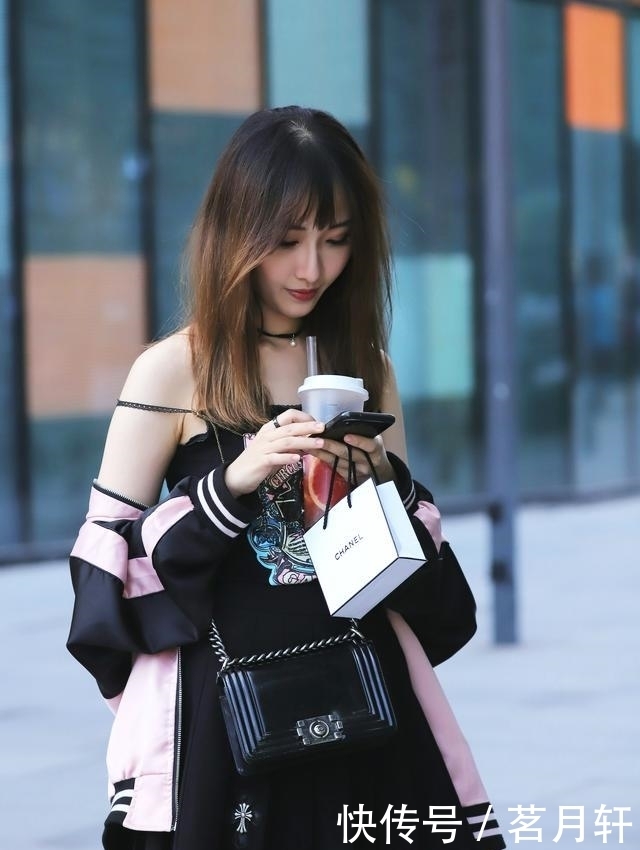 街拍: 街头偶遇青春美少女,不禁 感慨年轻就是好