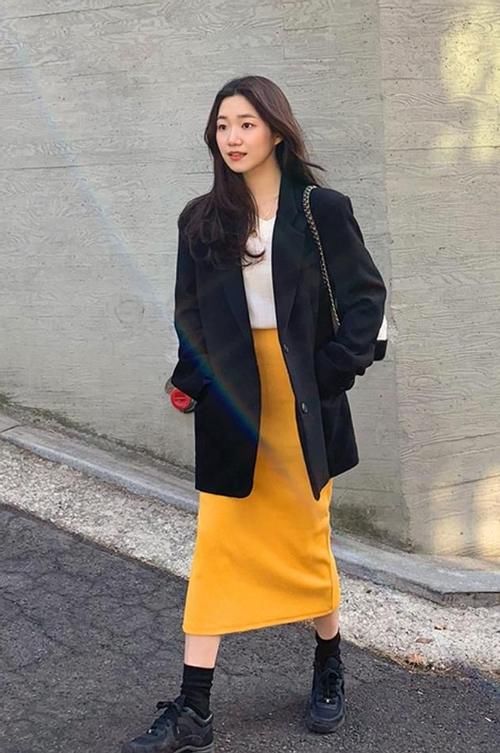 早春外套不用买太多，有这“3件”就够了，时髦百搭又高级