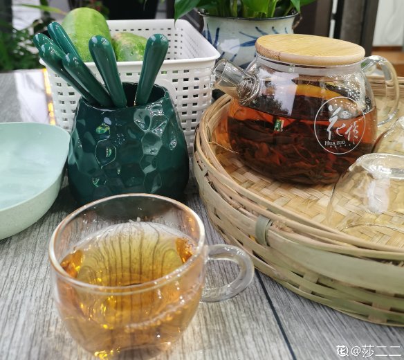 老人|茶叶扔掉太浪费，泡过的、过期的还能这样用，家里老人都不知道