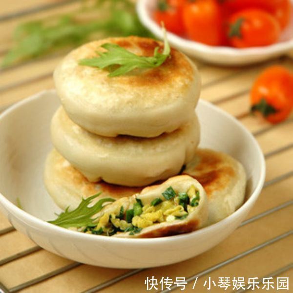  做法|韭菜饼新做法！不揉面不发面，两手一拍，锅里一煎，一周吃了5次