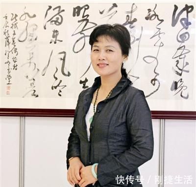 胡秋萍#胡秋萍草书虽然大气磅礴,但是上乘之作还需要精研笔法,你认同?