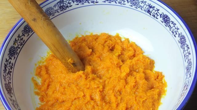 面粉别蒸馒头了,加半个南瓜,试试这样做,松软香甜,比面包好吃