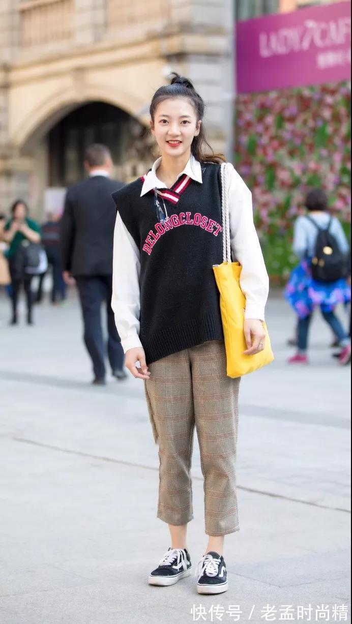 美丽的人 街拍:美丽的人一过来就很吸引人性感俏丽的美女姐姐