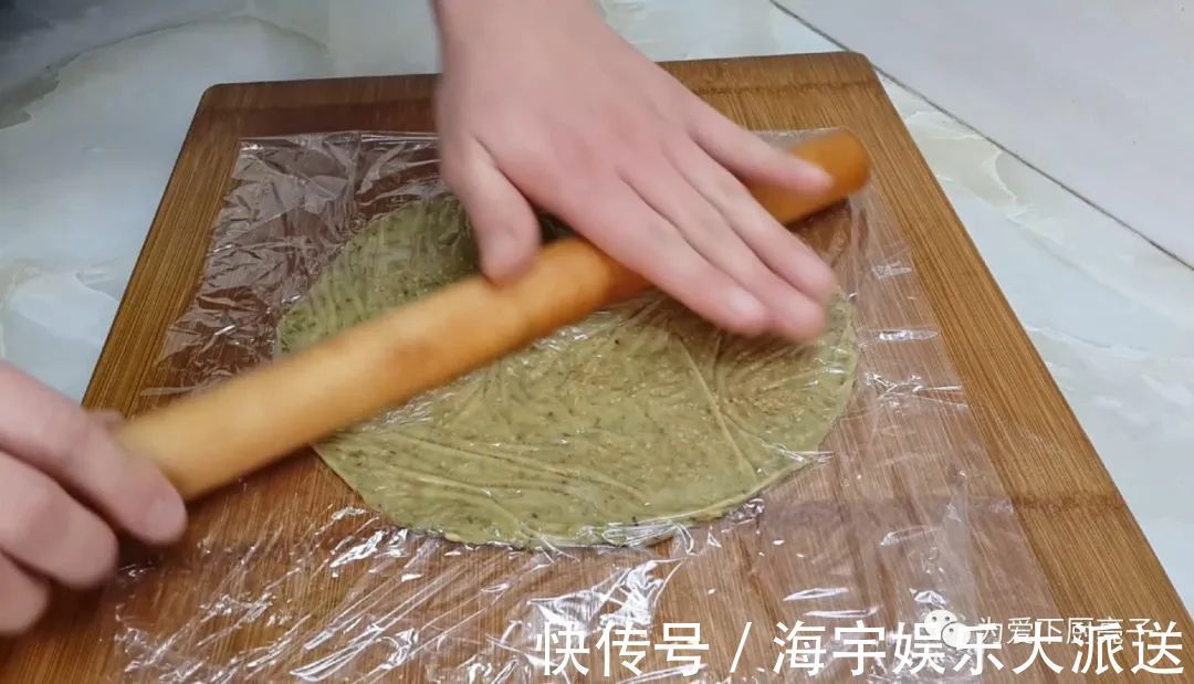 零食|孩子想吃零食不用买,擀一擀切一切,出锅比麻花都好吃,太香了