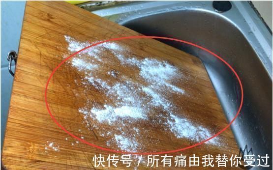 霉菌|菜板脏了，万万不可用洗洁精洗，教你一招，立马干净如新还不发霉