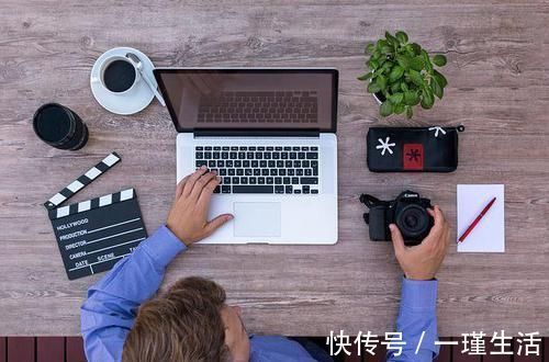 人体|默默讲穴位之曲池穴,它是人体自带的降压穴,人到中年要多揉一揉