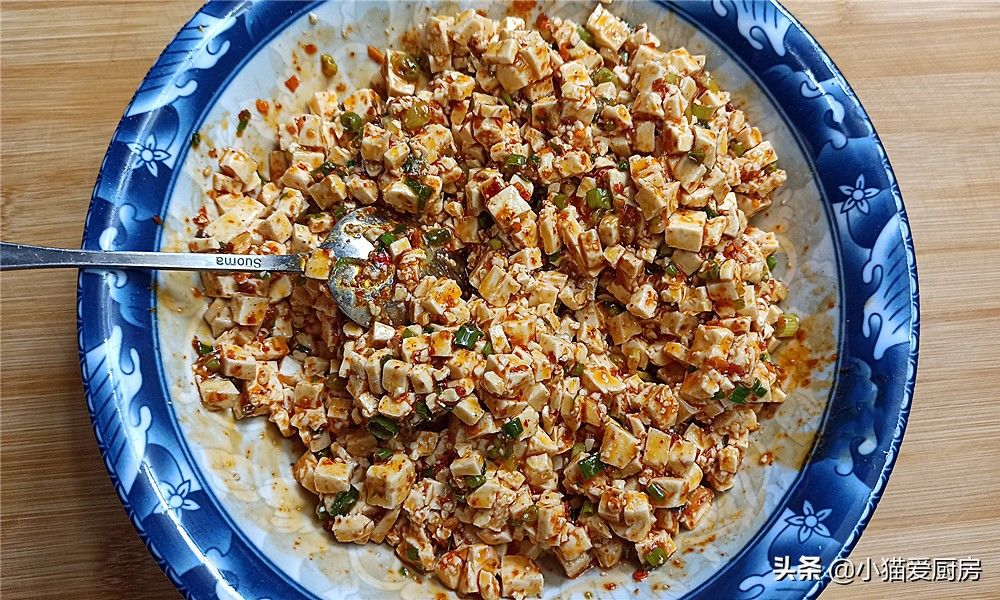 第一次用豆腐做包子,皮薄馅大香辣味美,比肉馅还香,好吃过瘾