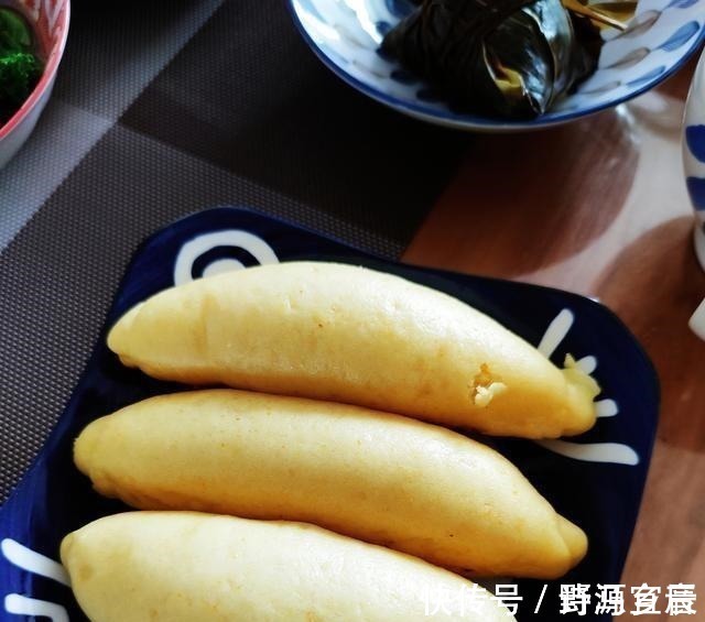 酵母|玉米面最好吃的做法，玉米面棒棒馍，比面包还香，闺女一口气吃俩！