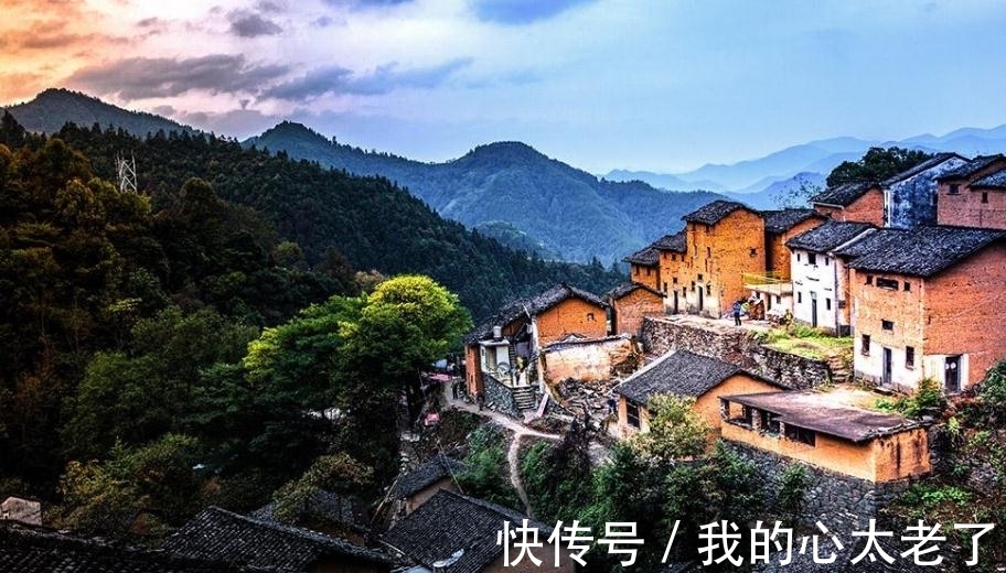 中国最“原始”村落，距今已有1000年历史，傍山建造明清土楼