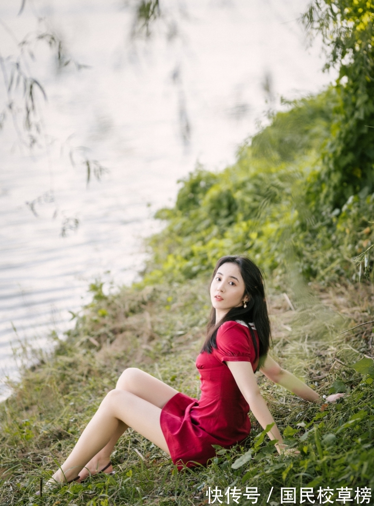 相思$词丨到底相思画不成,一纸白梅难寄予,柔情。只好随他插入瓶