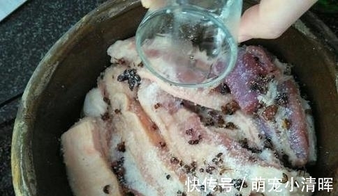 腌制腊肉,别只会放盐,多加这3种香料,腊肉醇香美味口感好!