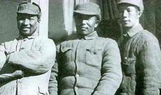 竟当|哪位骁将如此传奇由军长连降三级成团长，一个月后竟当了司令！