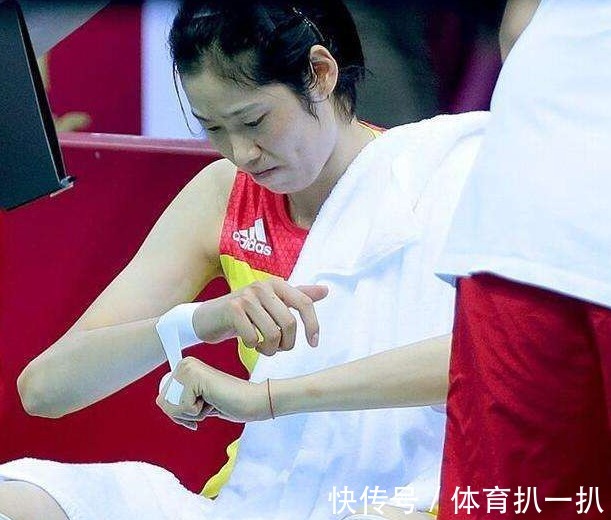 朱婷|朱婷回河南備戰(zhàn)全運(yùn)會(huì)，領(lǐng)導(dǎo)親自迎接，手腕上的繃帶沒(méi)了