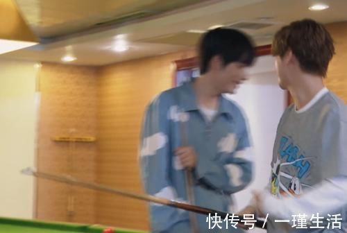 邓超|鹿晗打台球接连失误,找借口却被当场打脸,接下来的举动引热议