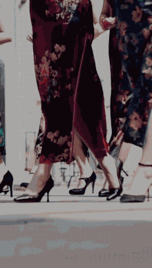 奶奶们|“时髦奶奶团”真长脸,穿一身旗袍美成街头风景,优雅老去的榜样