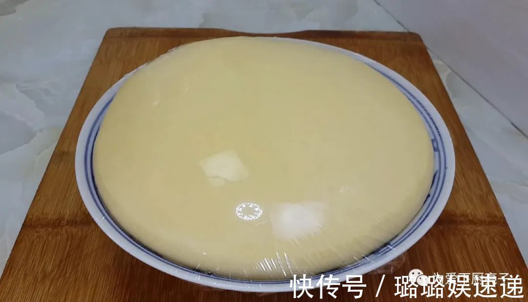 家常面包的做法,不用烤箱,不用揉出薄膜,零厨艺也能一次成功