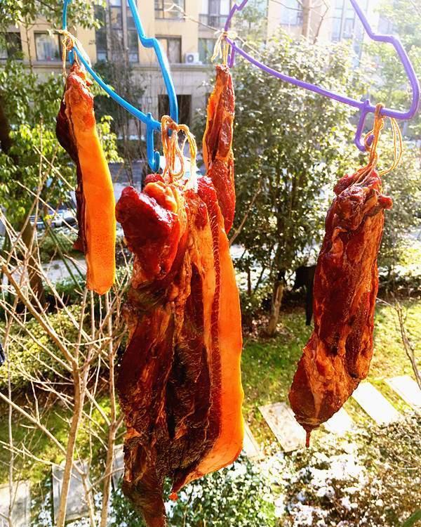  冬天|冬天里家中必备的腊肉，这样腌制才对，看着就有过年的气息