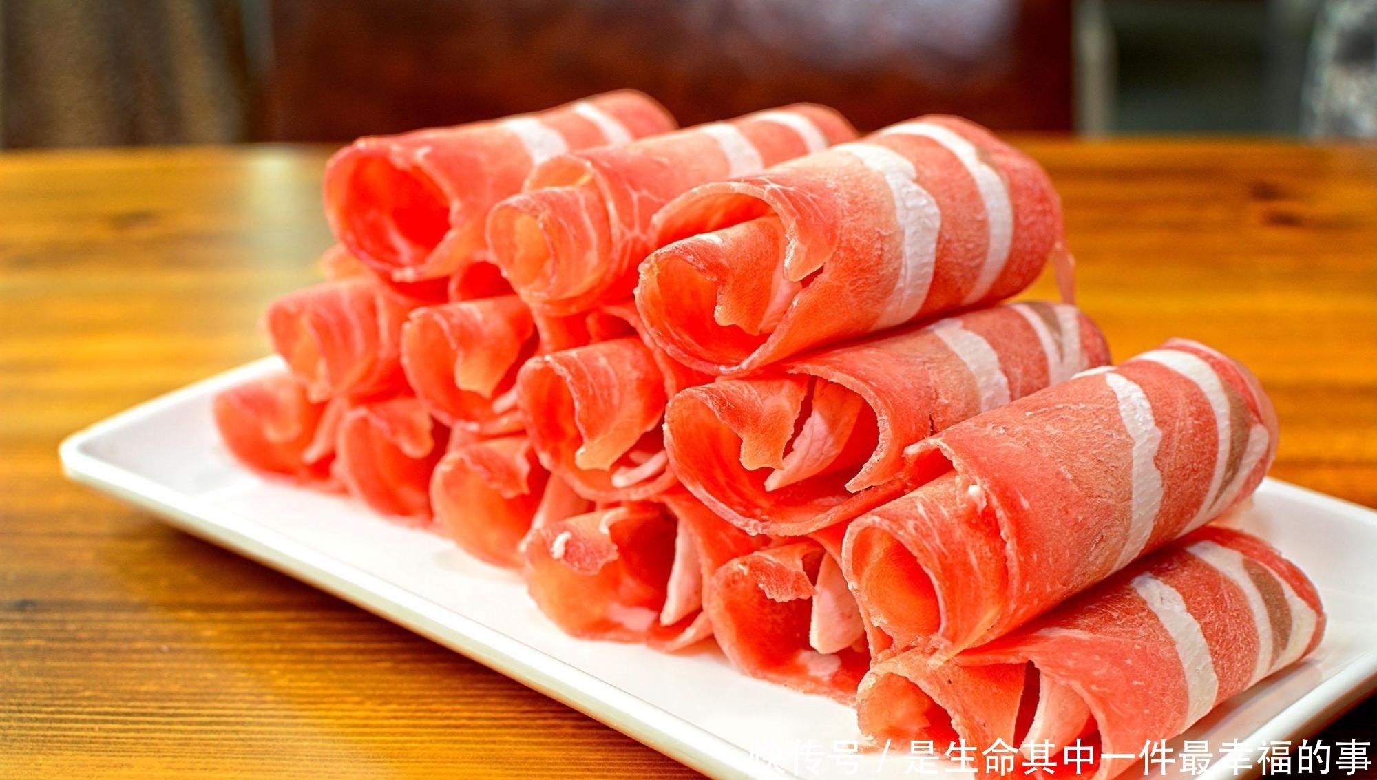 涮羊肉时,羊肉片一煮就散了,这是真羊肉吗?很多人对此毫不知情