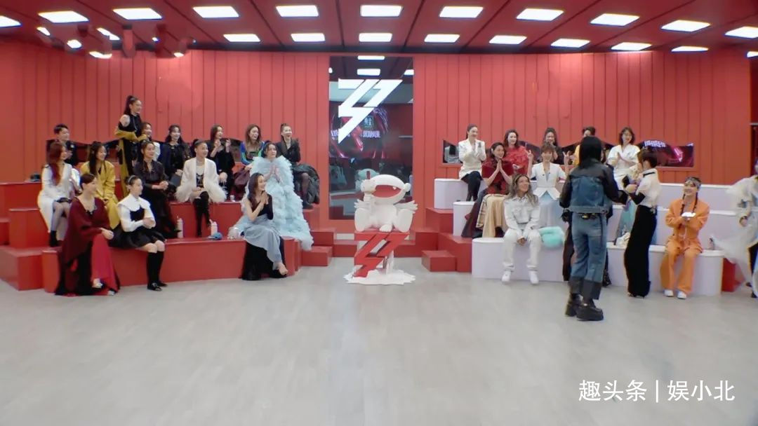 《姐姐》五位姐姐忙着避嫌，同台表演假装不熟，堪比“公开处刑”