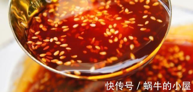 搅拌均匀|炸辣椒油,别傻傻的只会浇热油,多加1步,辣油香辣红亮,贼香!