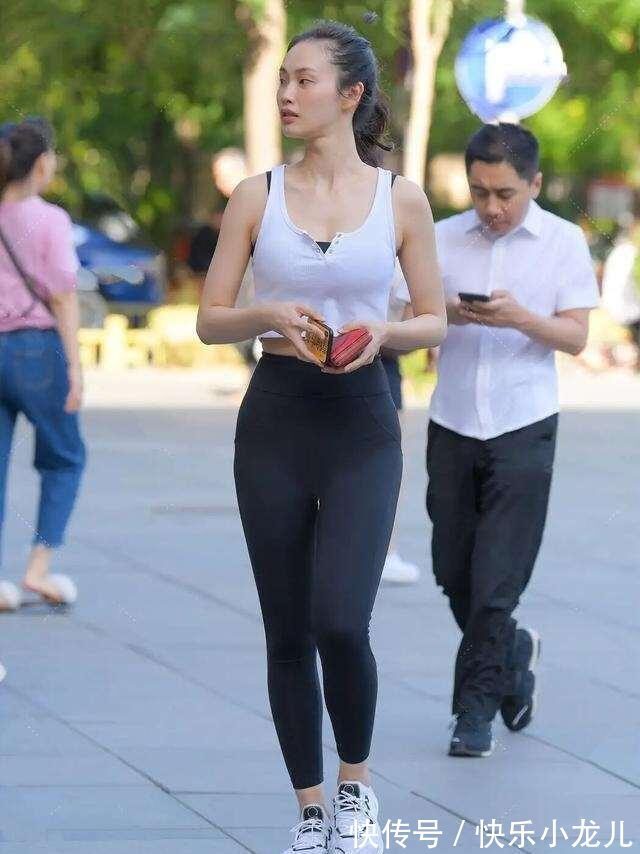 宽松 打底裤的穿搭少女感十足,穿出淑女气质,带来风情万种