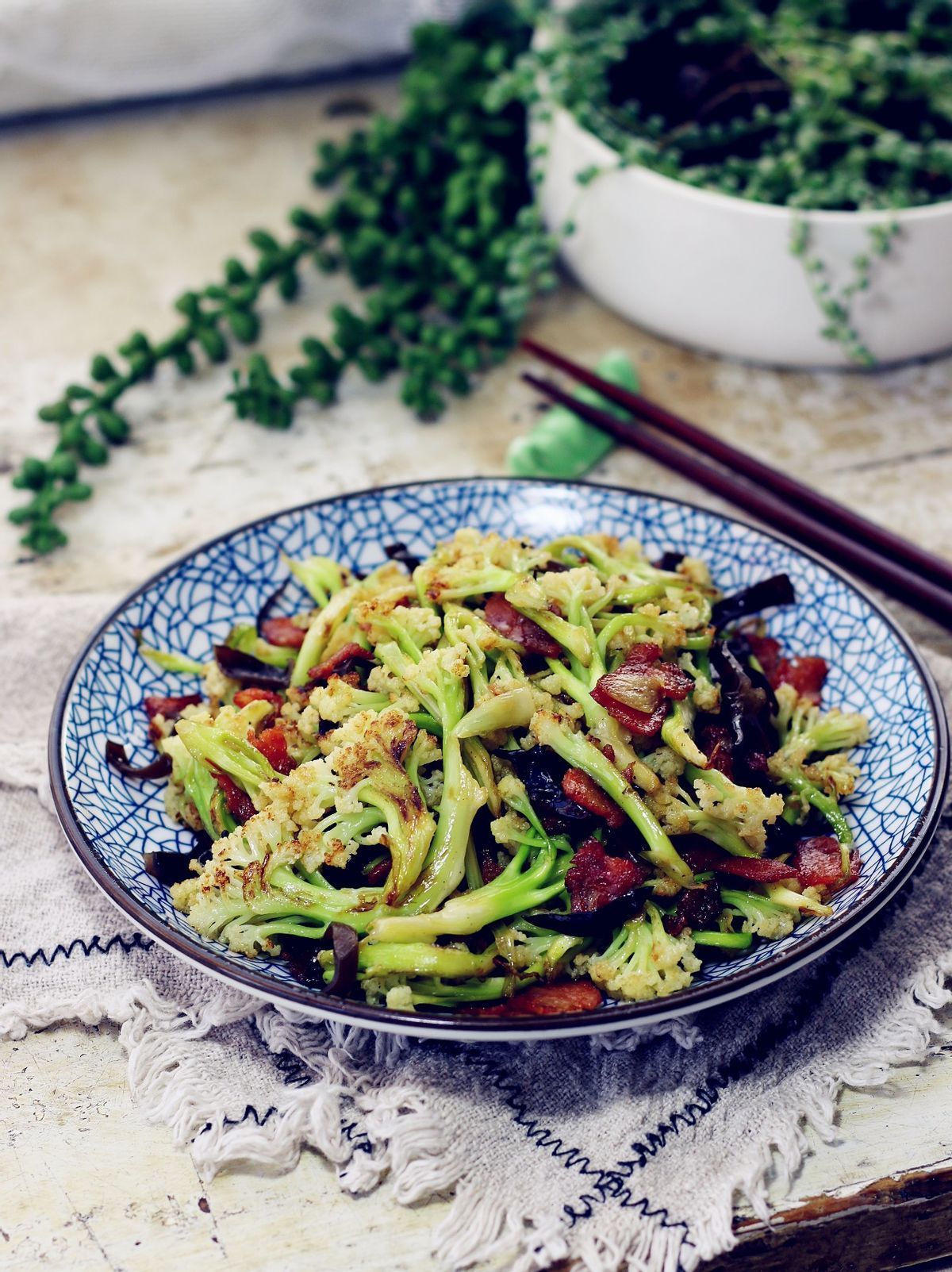 干煸菜花这样做，焦香爽脆还入味，吃一次就上瘾