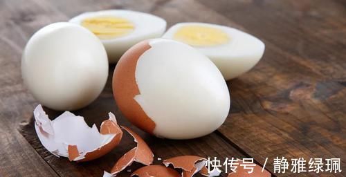 煮鸡蛋可不能只用清水多加这1步,蛋壳一碰就掉,更嫩更营养