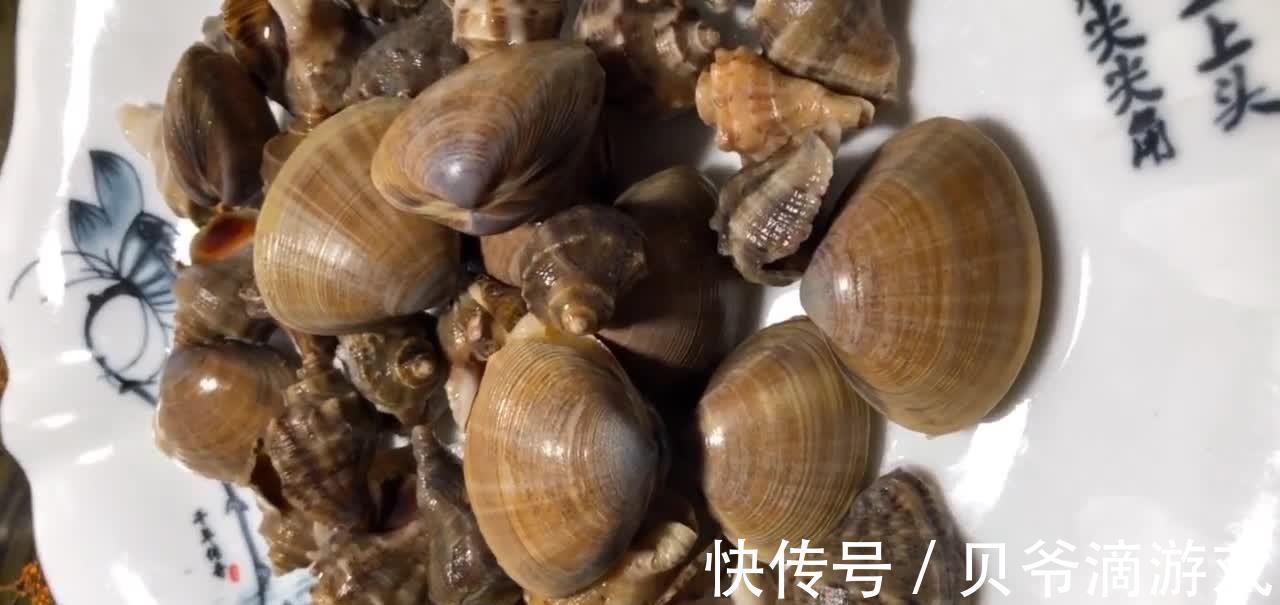 辣炒小海鲜，口味香辣适中咸香味美，就着啤酒吃不够！