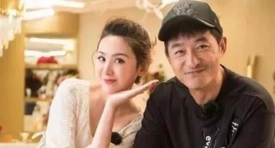 班主任 寒门贵子郭晓冬的成名史,以及他悲情的婚恋观