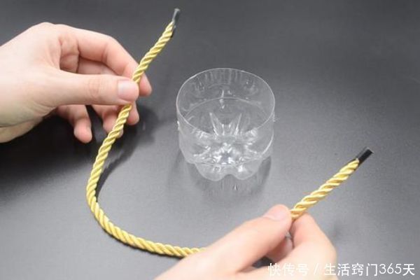 绳子|塑料瓶上穿一根绳子，放在卫生间有意想不到的妙用，早知早受益