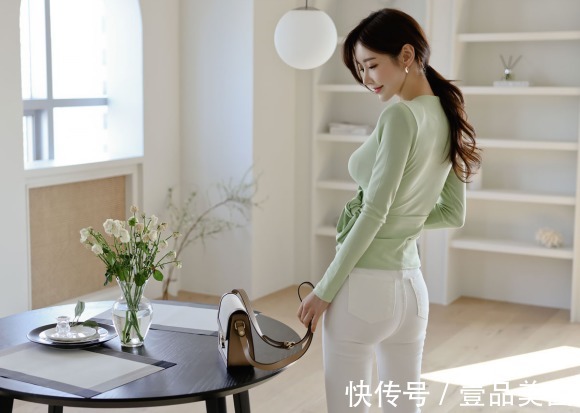 时尚搭配|女神孙允珠的时尚搭配:葱郁果绿居家宽松荷叶休闲衫