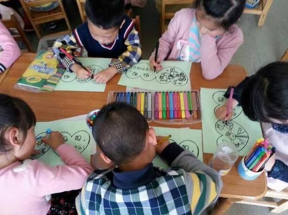 公立幼儿园的大班“人去楼空”，一位爸爸直言：我不让娃去学前班