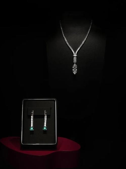 Tiffany 家最大的钻石，好闪！