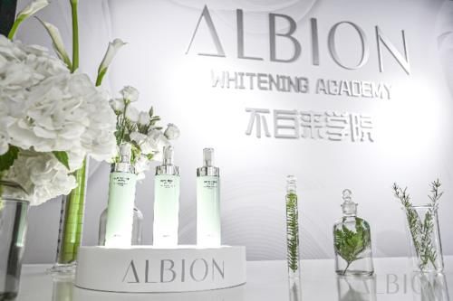 本周美妆速报，一丝清冷一丝甜美