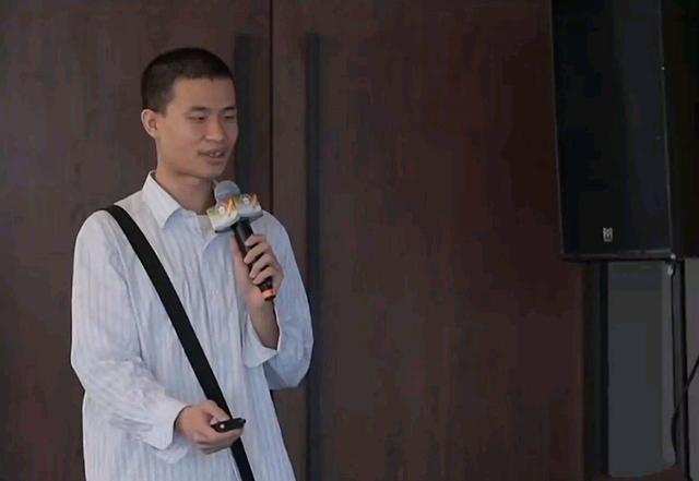 奥赛&北大数学大神韦东奕,青橙大赛答辩因两字闹笑话,网友:不拘小节