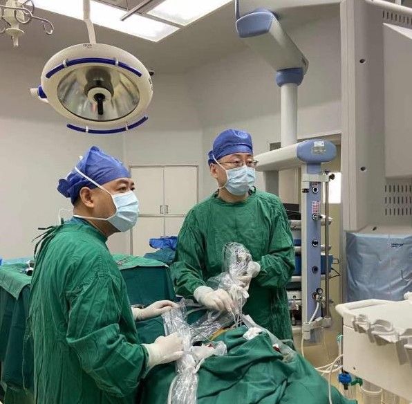 流涕|老人常年鼻塞流涕，近期突然流“血涕”，元凶竟是一块“石头”