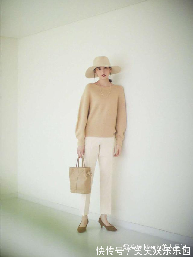 搭配 早秋的高级美，我建议你穿“象牙白”，日本优衣库的穿搭供你借鉴