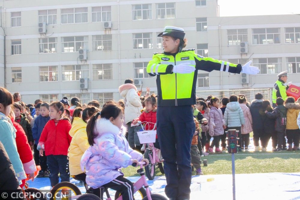 济技术开发区何庄幼|江苏如皋：交通安全课堂进校园