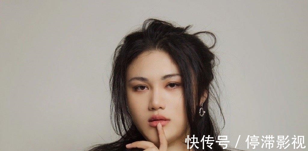 父母|《中國好聲音》凡清,天生煙嗓又是創(chuàng)作才女,父母都很低調(diào)