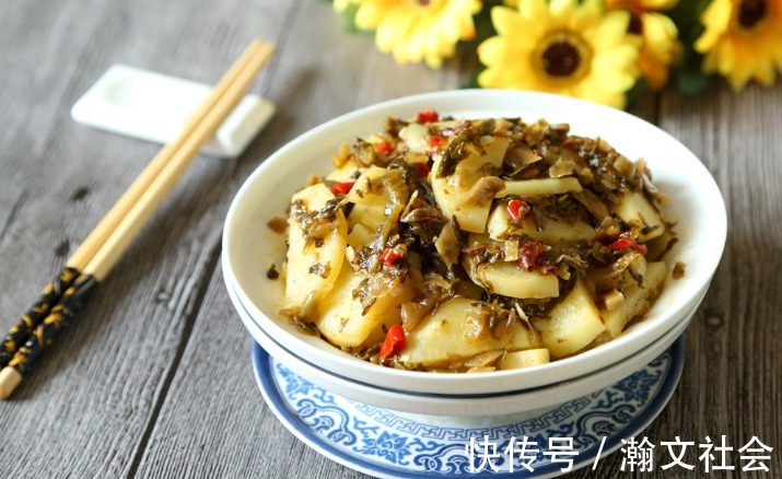 食材|酸辣开胃,简单又好吃的酸菜土豆片,简单的食材做出不简单的美味