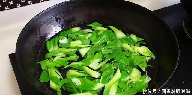 炒青菜|炒青菜时,最忌直接下锅炒,大厨记住这3步,青菜又脆又好吃