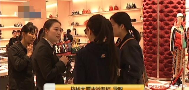 女子网购古驰包鉴定为假货，退货被卖家臭骂敢调包
