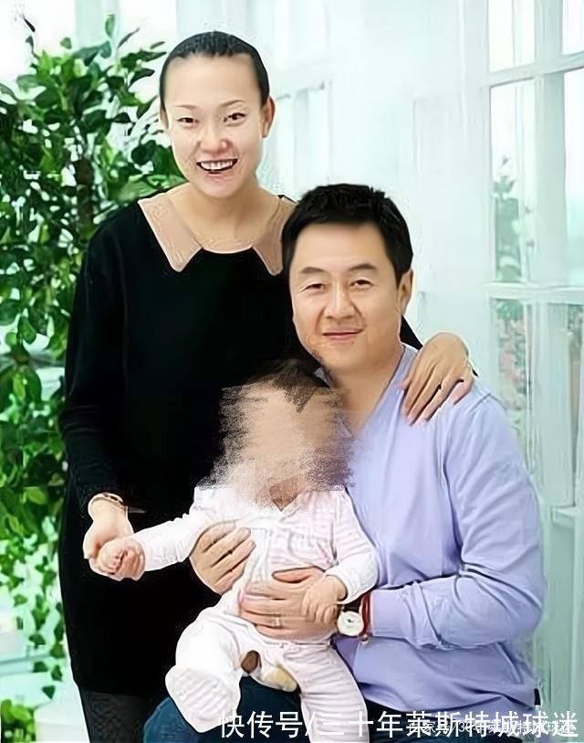 侯英超|许昕媳妇皮实!生完二胎不坐月子,带孩子逛游乐场,比老公还精神