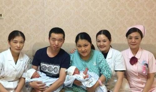 宝爸|产妇顺利生下男婴，6天后又生下双胞胎，看到性别宝爸开心坏了