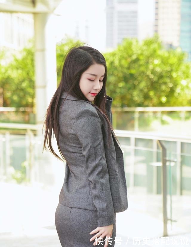 穿搭 极简的西装套装穿搭却一样不失优雅感,让你瞬间女人味十足!