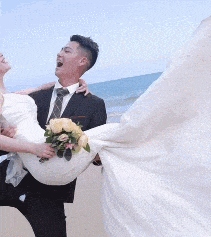 好当|搞笑GIF:白娘子不是那么好当的