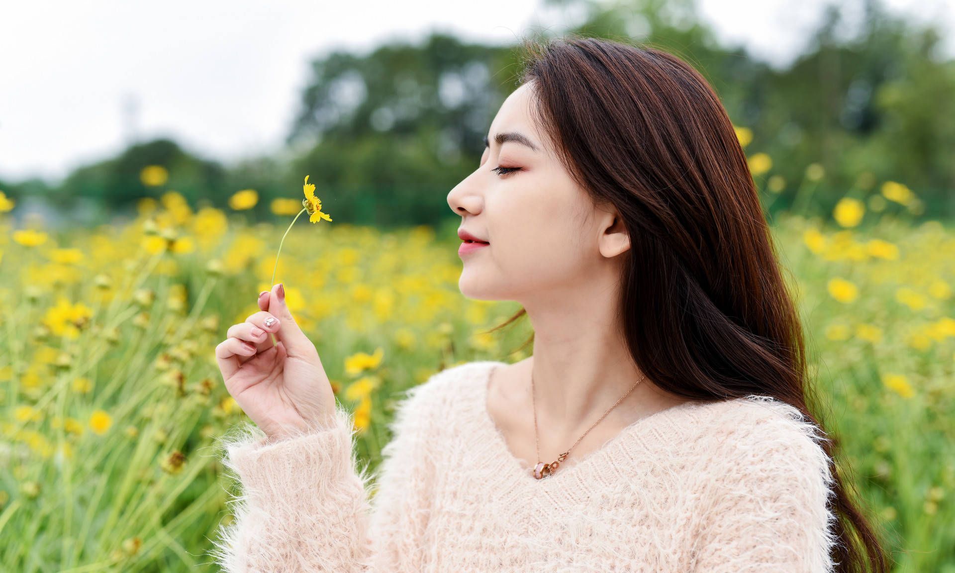母爱|坐月子时,母亲说腰疼不能来,听到那边对话,母爱太伟大